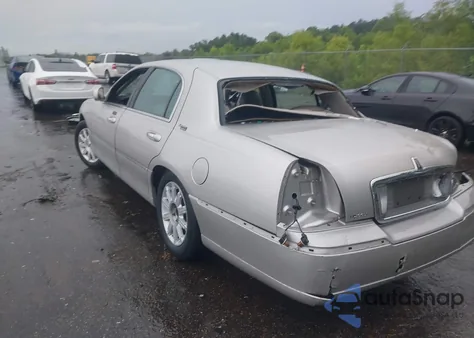 2008 Lincoln Town Car Signature Limited from USA, damaged, VIN 2LNHM82V08X640992